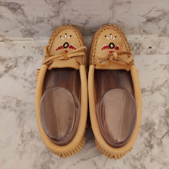 Pre-owned laurentian chief moose hide fringed moccasin - Picture 5 of 9